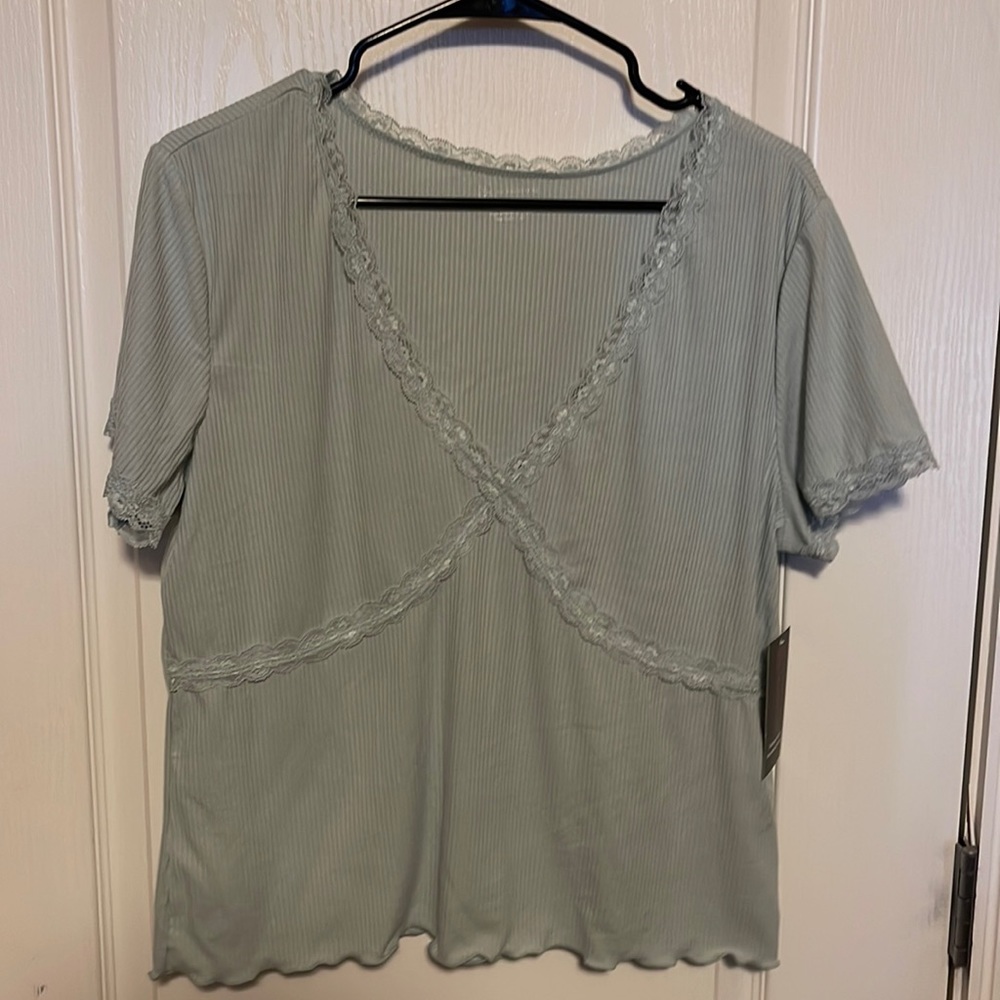 NWT No Boundaries Lace Tee